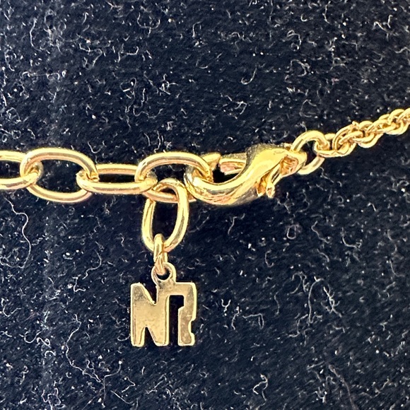 Nina Ricci Elegant Classic Logo Necklace - Picture 3 of 11